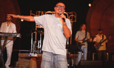 عمرو دياب يشعل الساحل الشمالي بألبومه الجديد