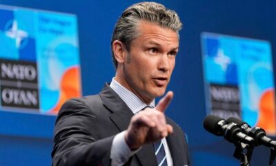 استقالة مستشار وزير الدفاع الأمريكي: الأسباب والتداعيات