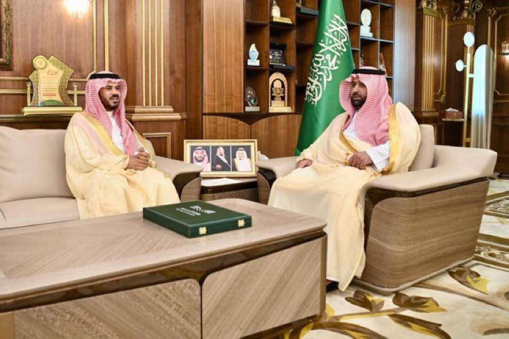 أمير جازان يستعرض خطط وبرامج التعليم الجديدة