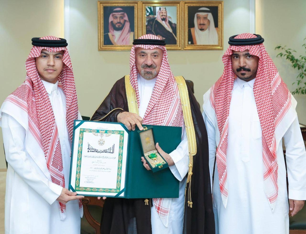 وسام الملك عبدالعزيز لشاب تبرع بكليته لشقيقه في نجران