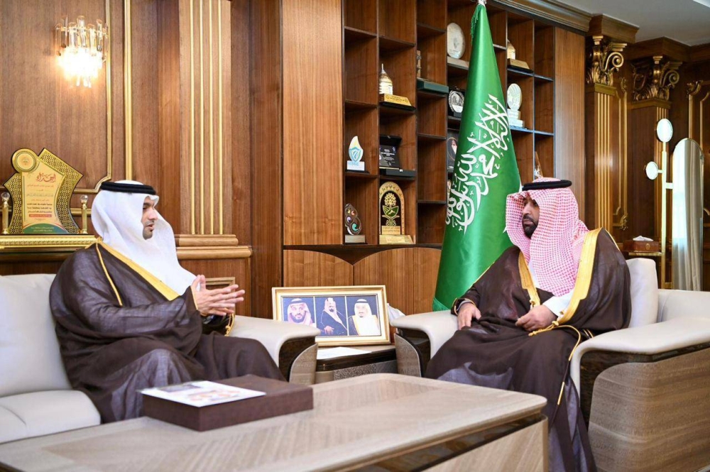 أمير جازان يستعرض إنجازات فرع المجاهدين بالمنطقة