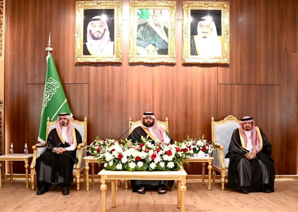 أمير جازان يستعرض مشاريع العيدابي التنموية مع الأهالي