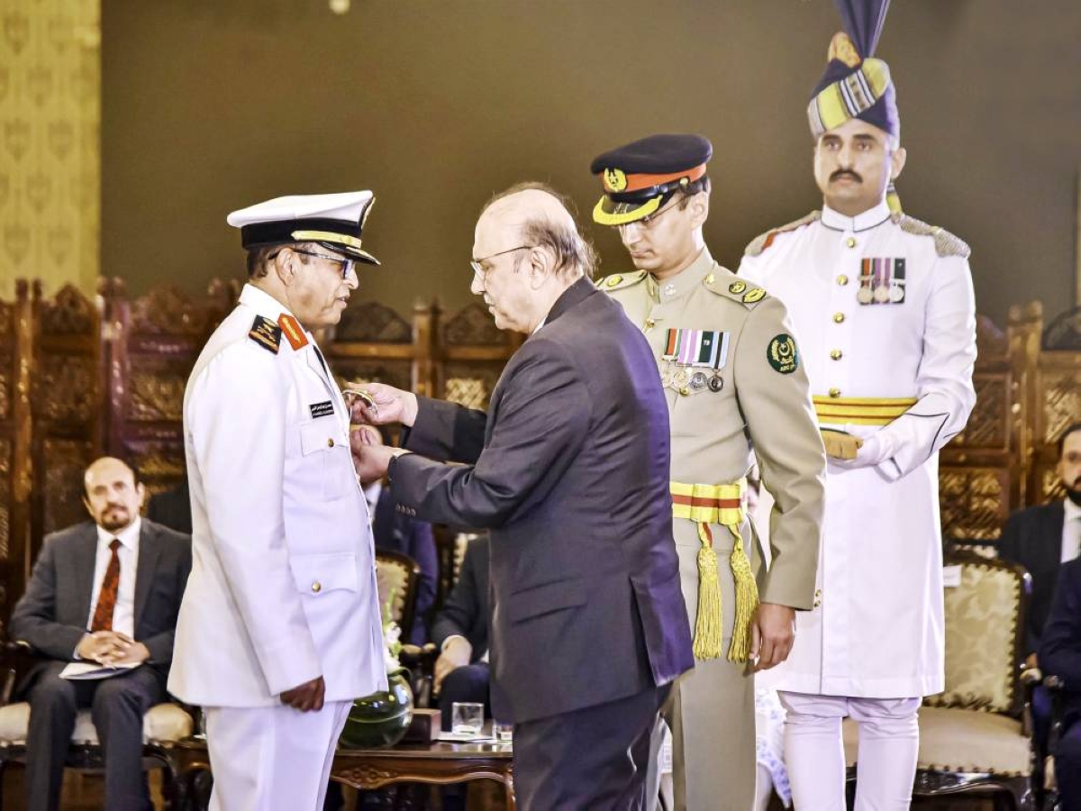 وسام نيشان الامتياز لرئيس أركان البحرية الباكستانية