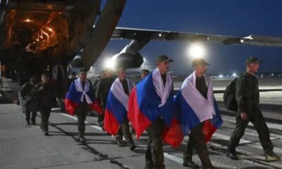 تصاعد الهجمات بين روسيا وأوكرانيا ووصول أسرى لموسكو