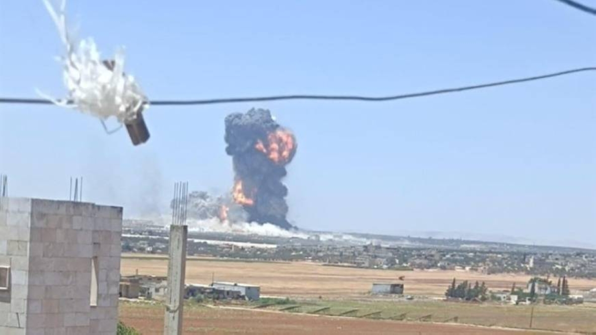 انفجارات مخازن الحرب في إدلب: قتلى وجرحى في سوريا