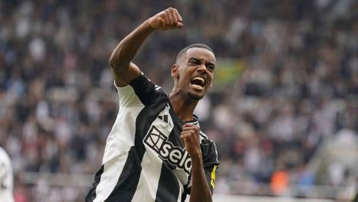 نيوكاسل يؤكد بقاء إيزاك: اللاعب ليس للبيع