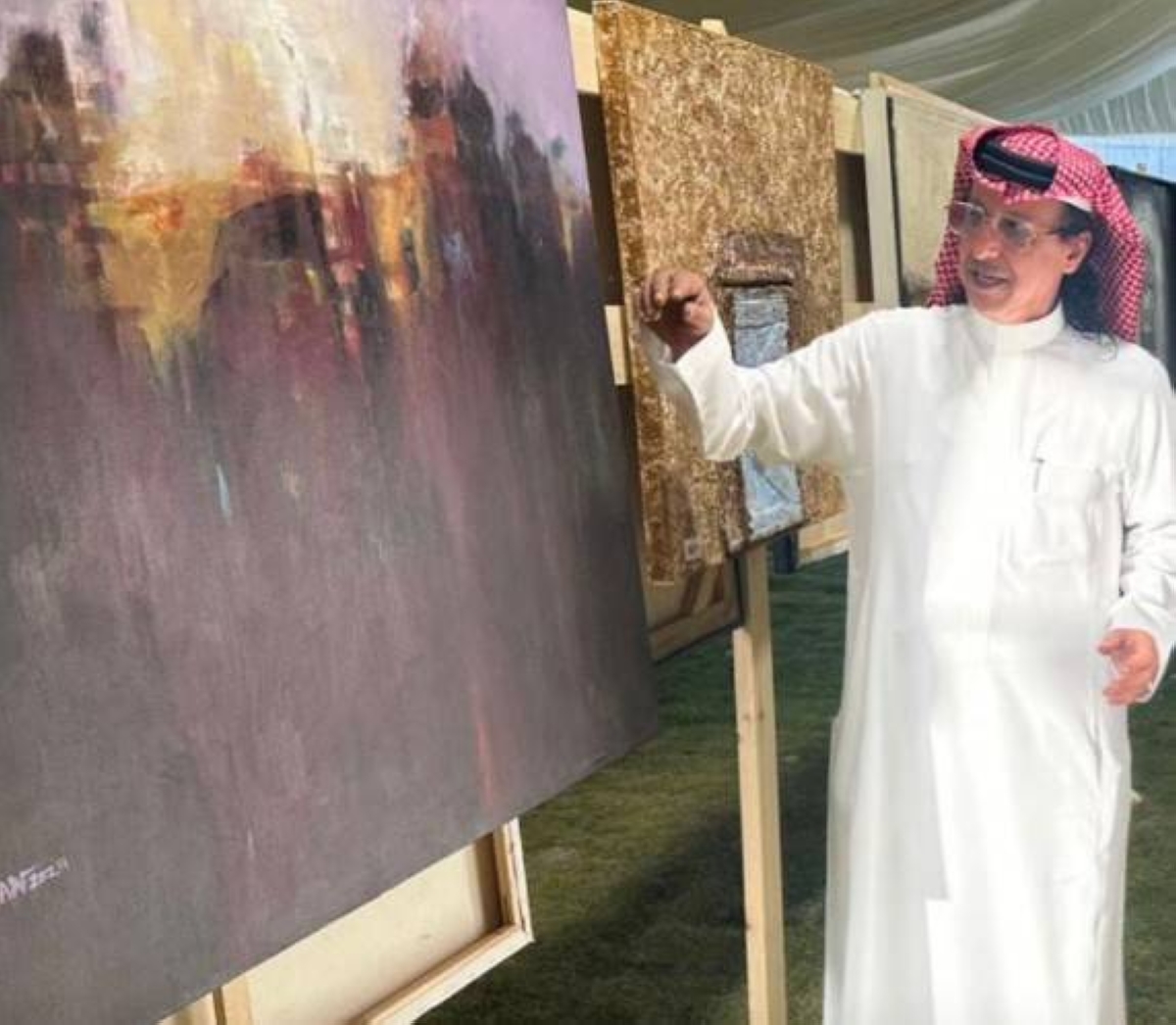"احتفال ألوان الباحة بفلسفة محمد العبلان الفنية"