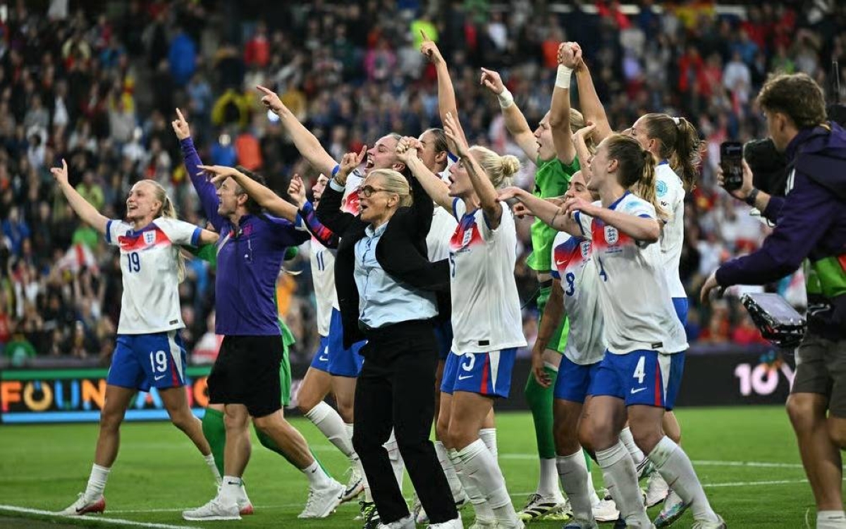 تفوق سيدات إنجلترا على الرجال: استعادة الاعتبار