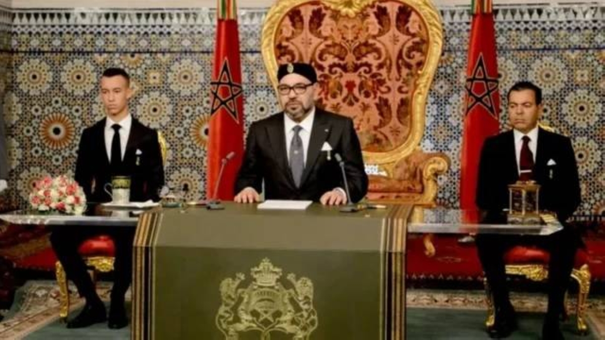 ملك المغرب يدعو لحوار صريح ومسؤول مع الجزائر