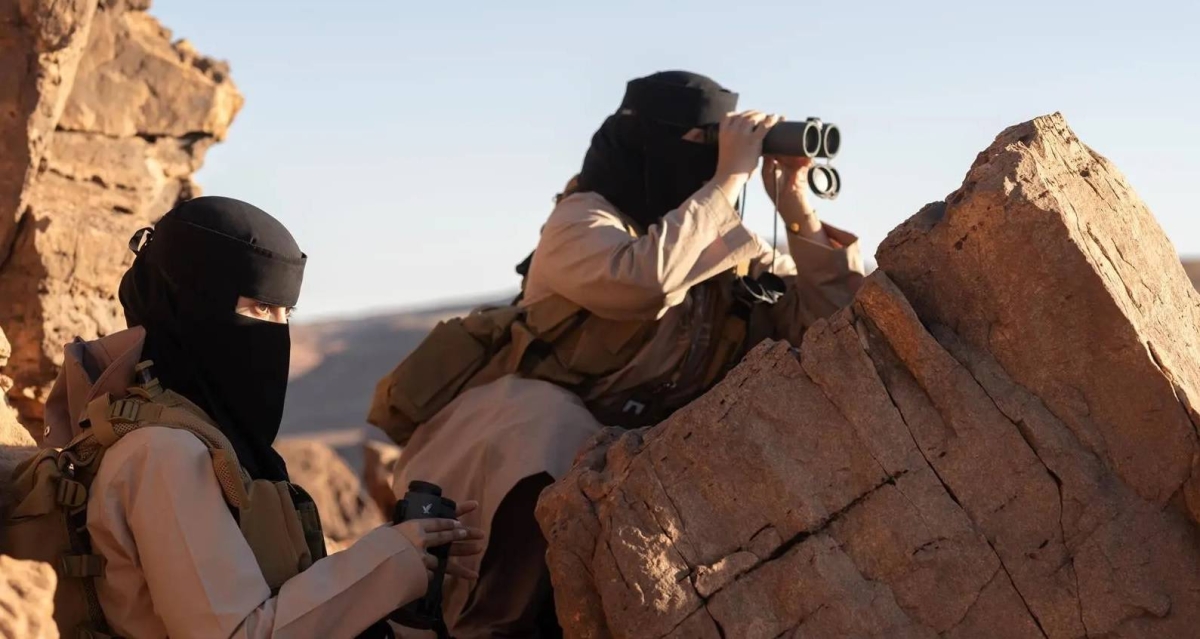 أول فريق مفتشات بيئيات بحرية بالشرق الأوسط بمحمية سعودية