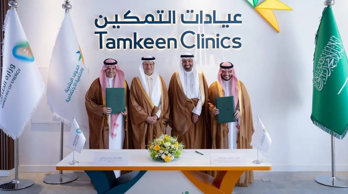وزير الطاقة يستعرض آليات عيادات التمكين بالرياض