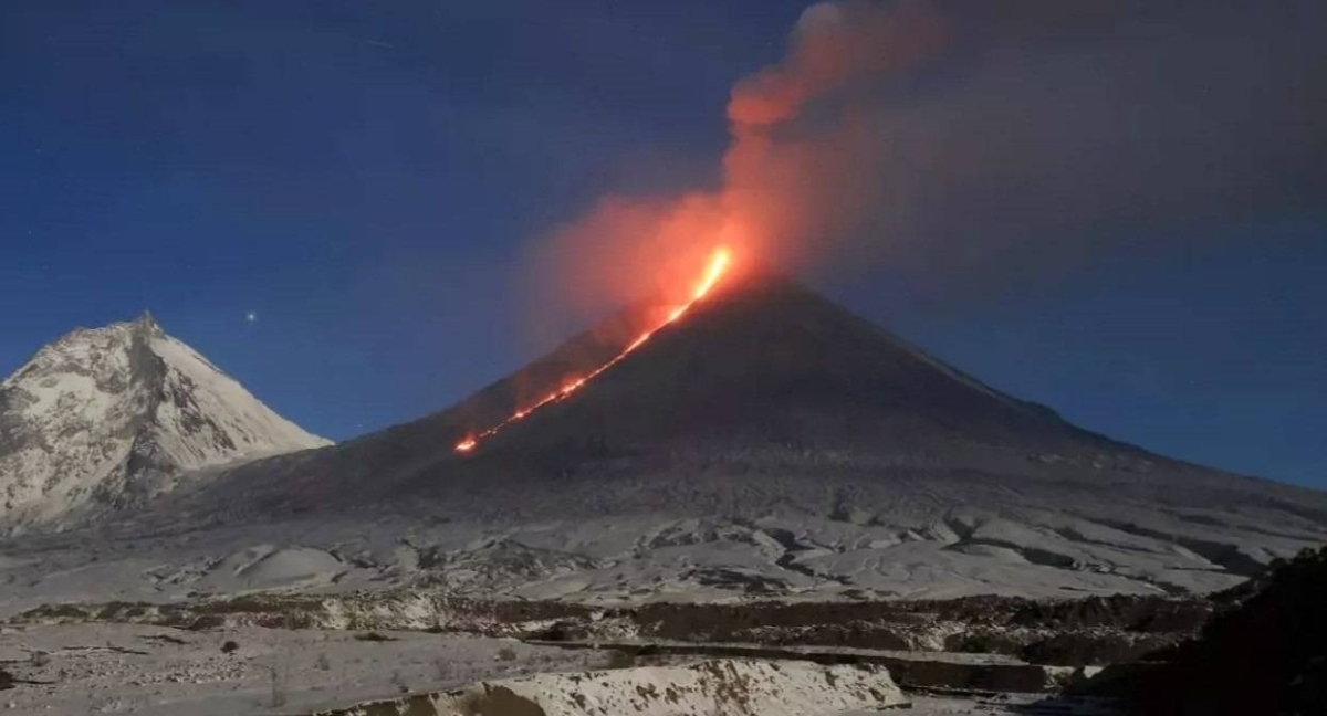ثوران بركان كامتشاتكا يثير مخاوف تسونامي عالمي