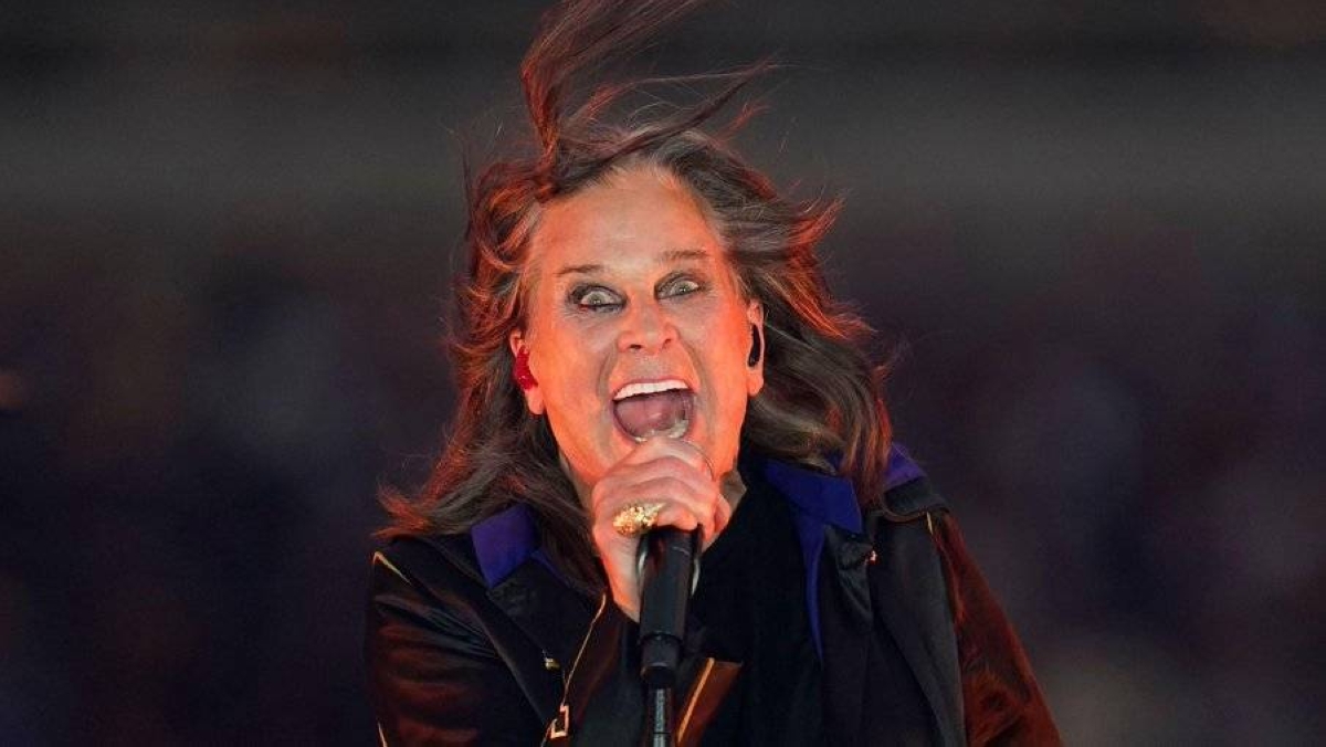 وداع أسطورة الميتال أوزي أوزبورن في جنازة برمنغهام