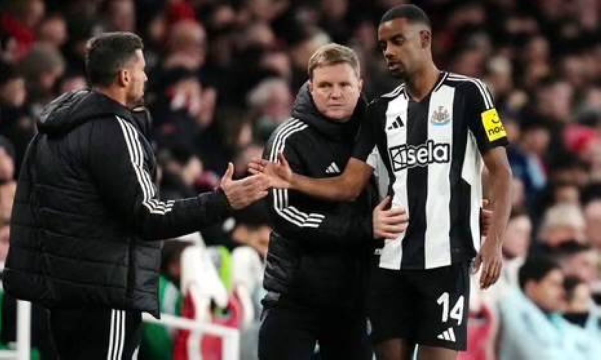 مستقبل إيزاك مع نيوكاسل: تصريحات المدرب تكشف الموقف