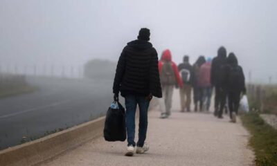 بريطانيا تفرض عقوبات مشددة على مهربي البشر عبر الإنترنت