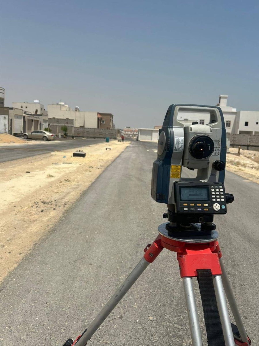 تطوير ضاحية الملك فهد بالجبيل: تركيب 309 أعمدة إنارة