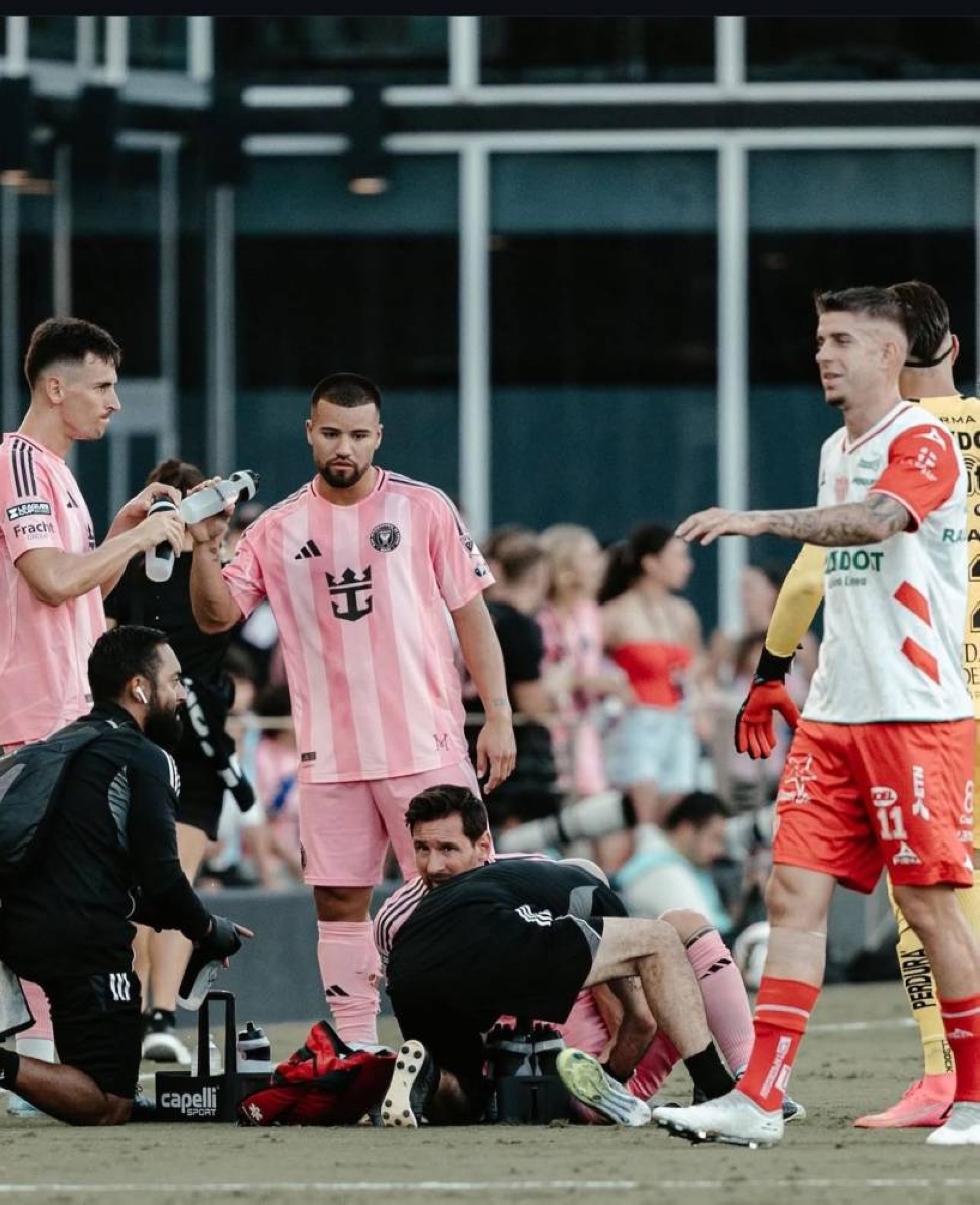 إصابة ميسي تهدد مشاركته في المباريات القادمة