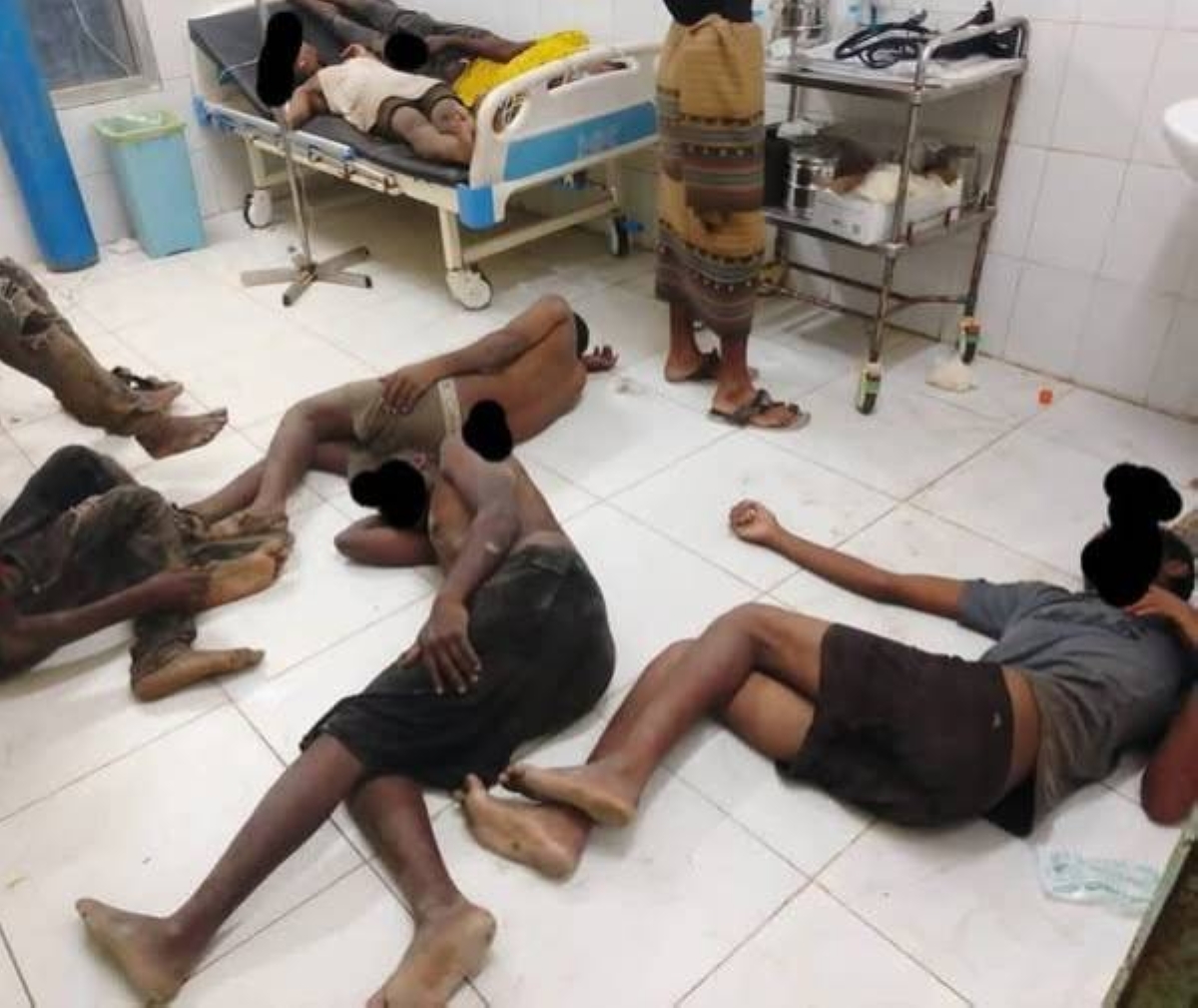 انتشال جثث 54 مهاجراً أفريقياً بعد غرق قارب قبالة أبين