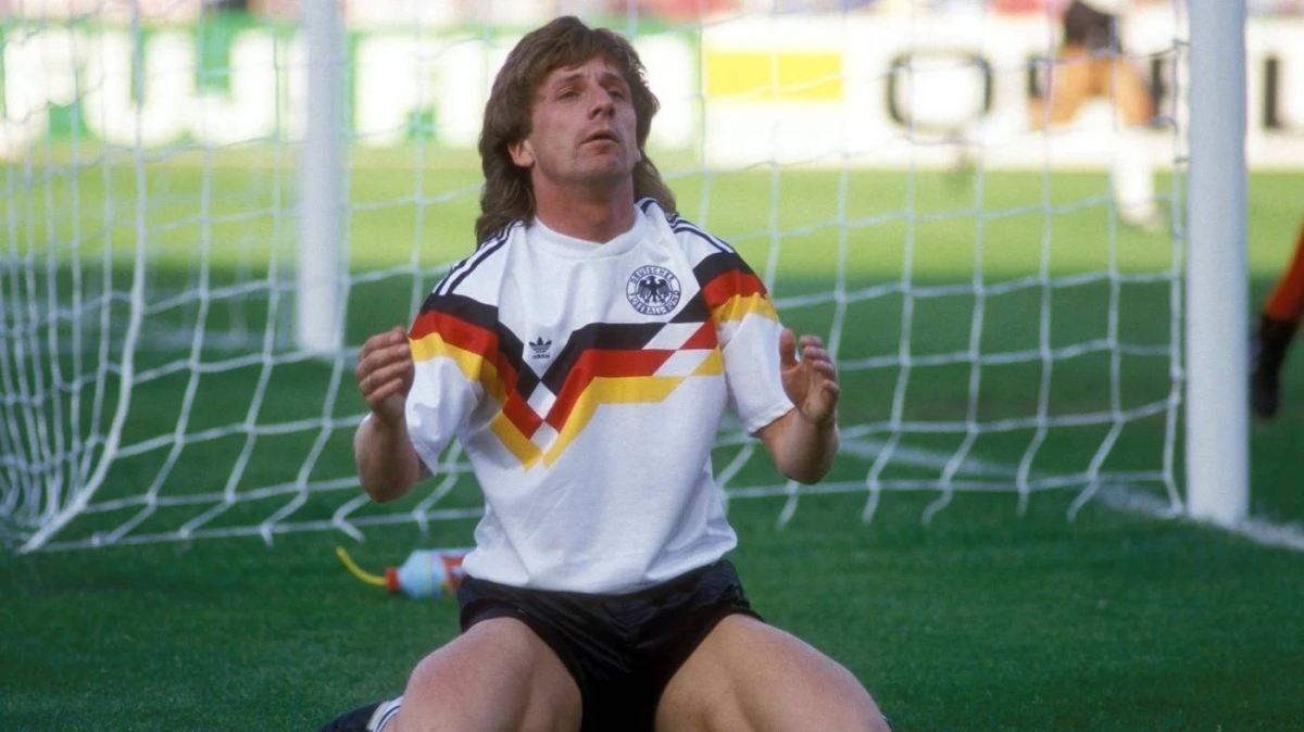وفاة فرانك ميل بطل ألمانيا في كأس العالم 1990
