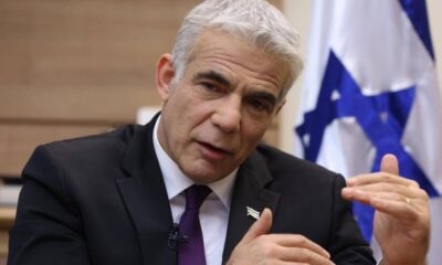 لابيد يحذر: احتلال غزة سيكلف نتنياهو ثمناً باهظاً