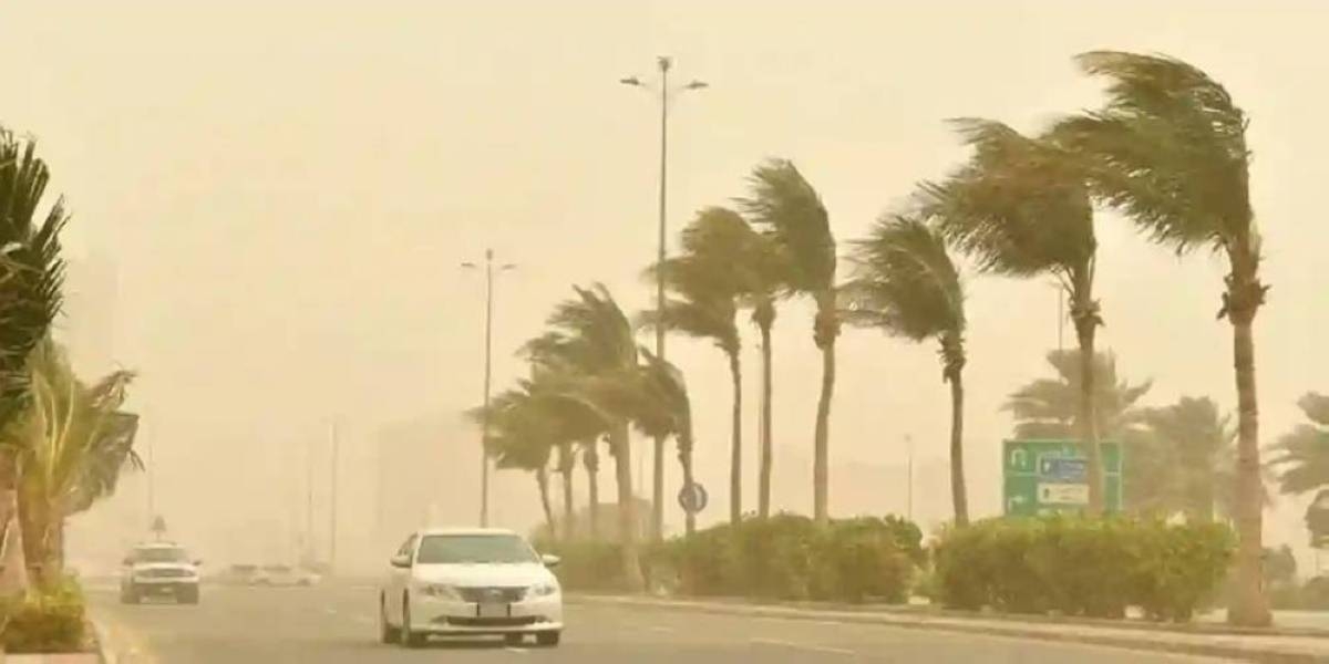 رياح شديدة تضرب جدة ورابغ: تحذيرات الأرصاد الجوية