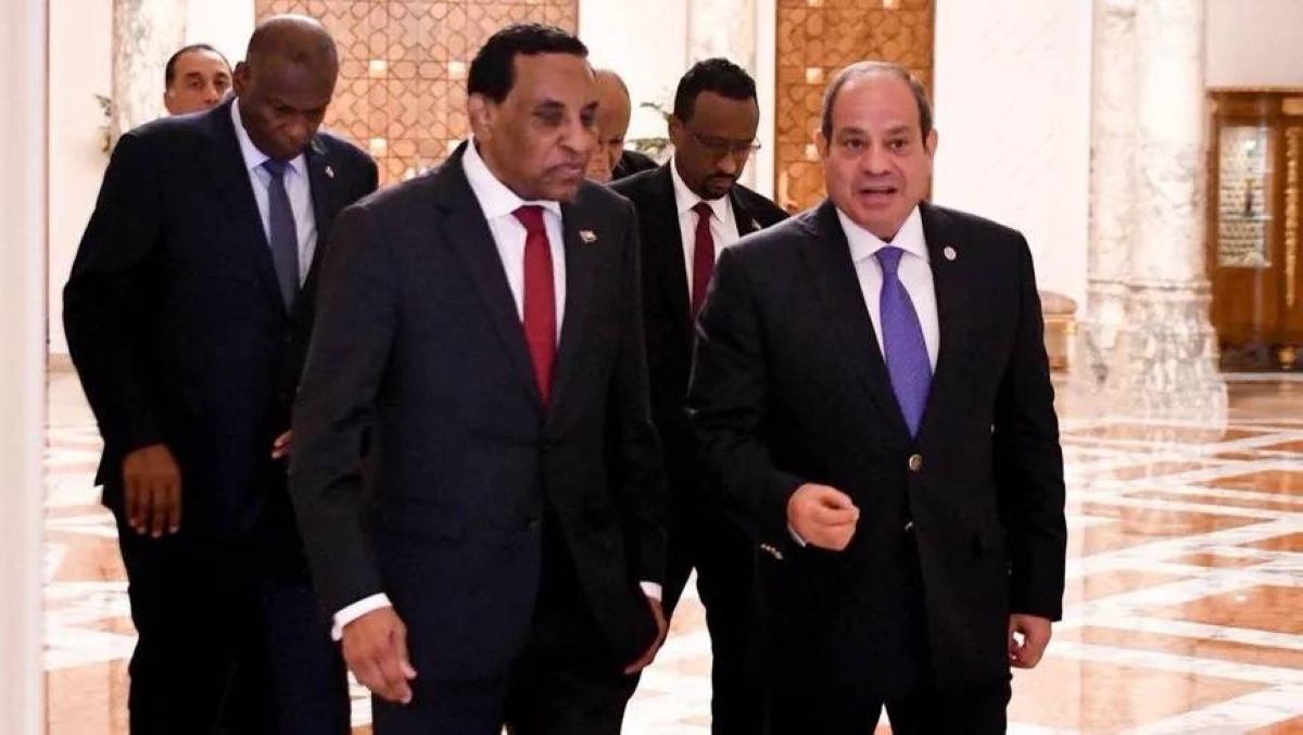 رئيس وزراء السودان يزور مصر ويلتقي السيسي