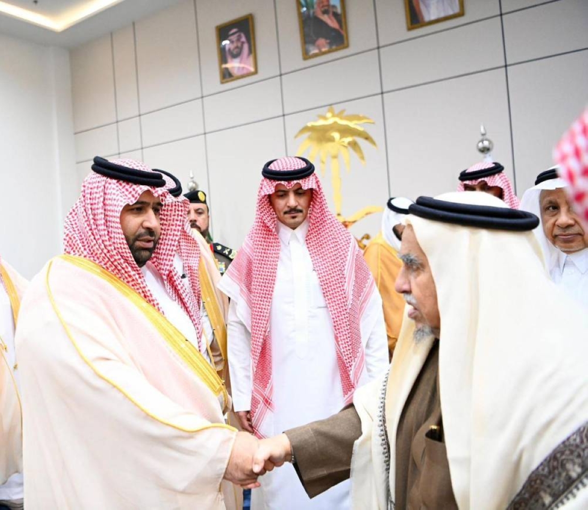 لقاء أمير جازان ونائبه مع مشايخ وأهالي الدرب