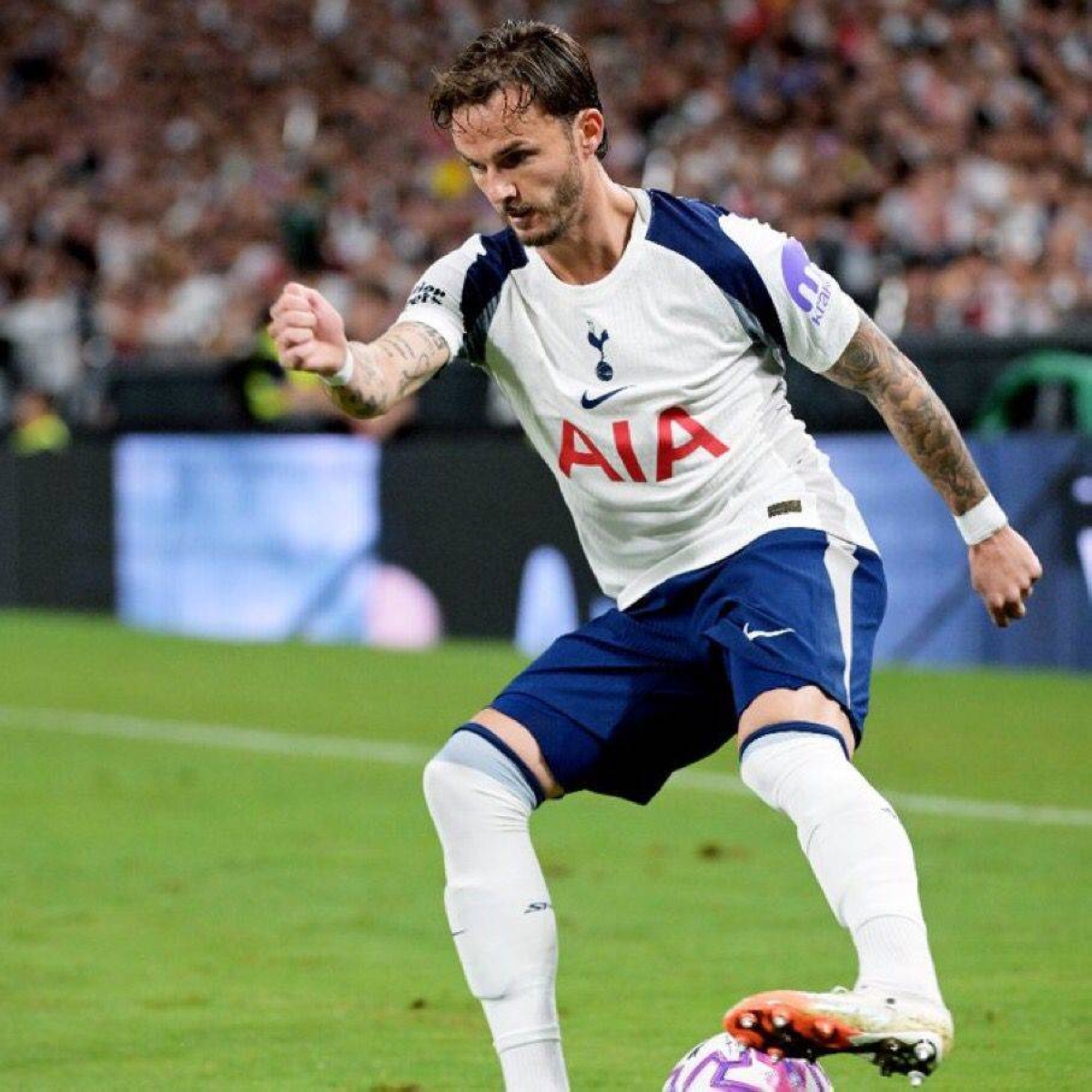 إصابة جيمس ماديسون بتمزق الرباط الصليبي تهدد توتنهام