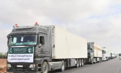 شاحنات سعودية تقدم مساعدات إنسانية للسوريين بالسويداء