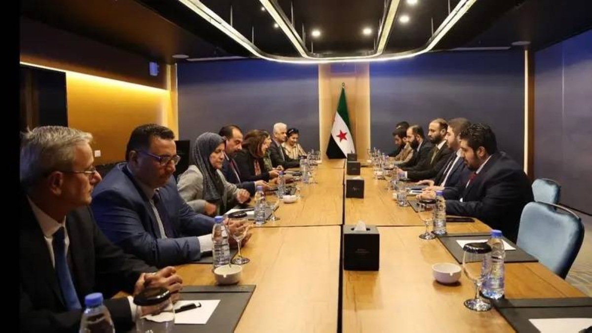 الحكومة السورية ترفض لقاءات مع قسد في باريس