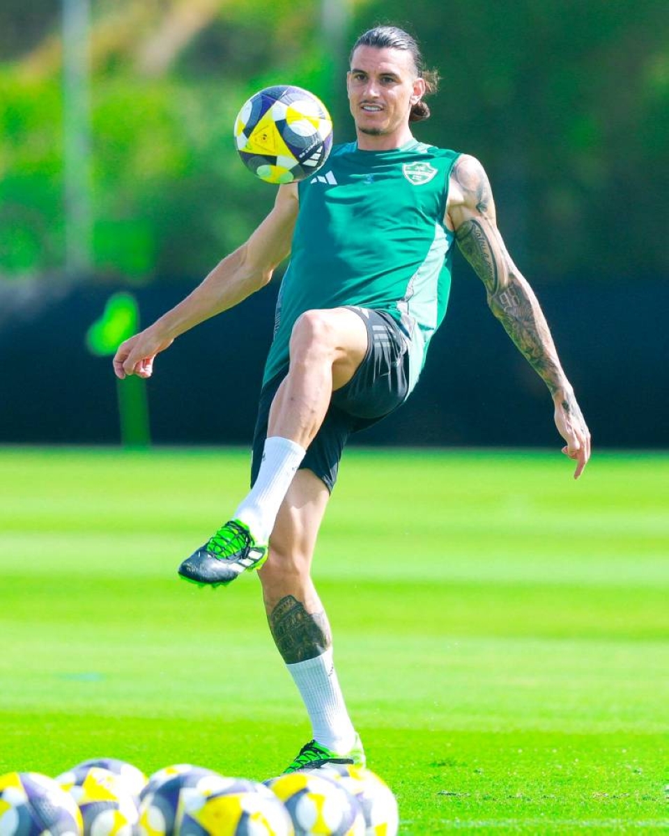 الأهلي يستعد لمواجهة القادسية في ودية الرياض