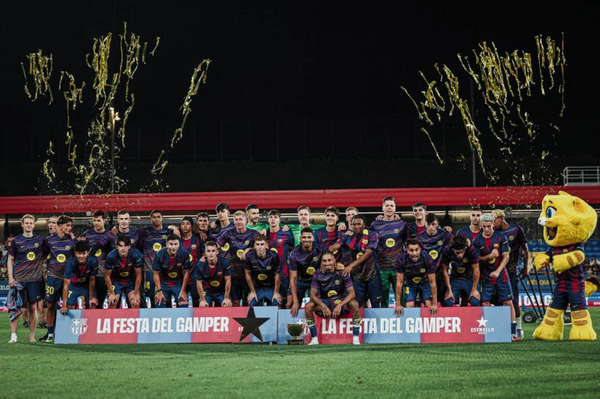 برشلونة يكتسح كومو 5-0 ويتوج بكأس جوان غامبر
