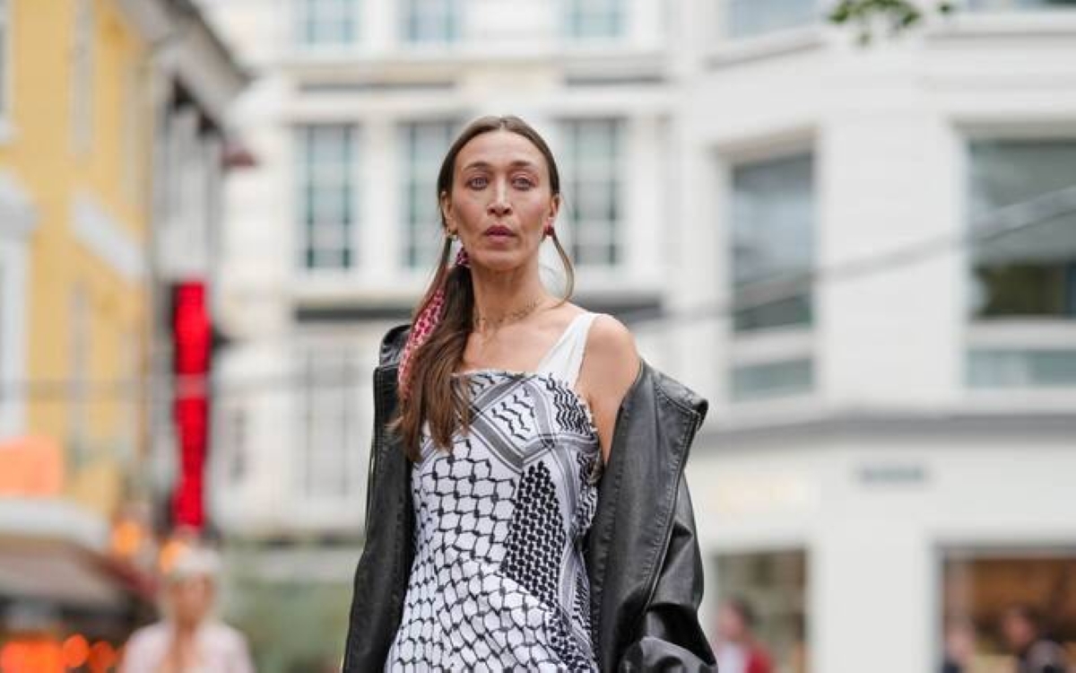 ألانا حديد تتألق بفستان الكوفية في ختام موضة كوبنهاغن