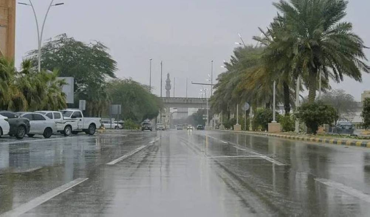 إنذار أحمر في جازان: مركز الأرصاد يحذر من الطقس السيء