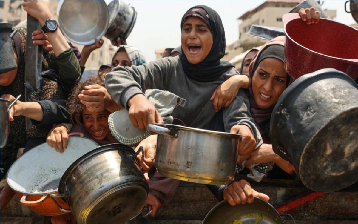 إسرائيل تمنع المساعدات لغزة: احتجاج 100 منظمة NGO