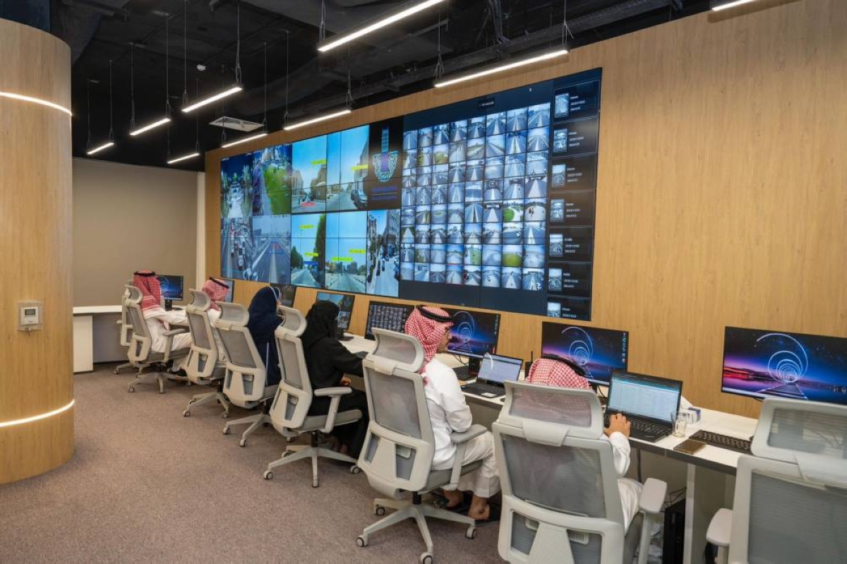 تدشين نظم المعلومات الجغرافية وتطبيق مدينتي بالشرقية