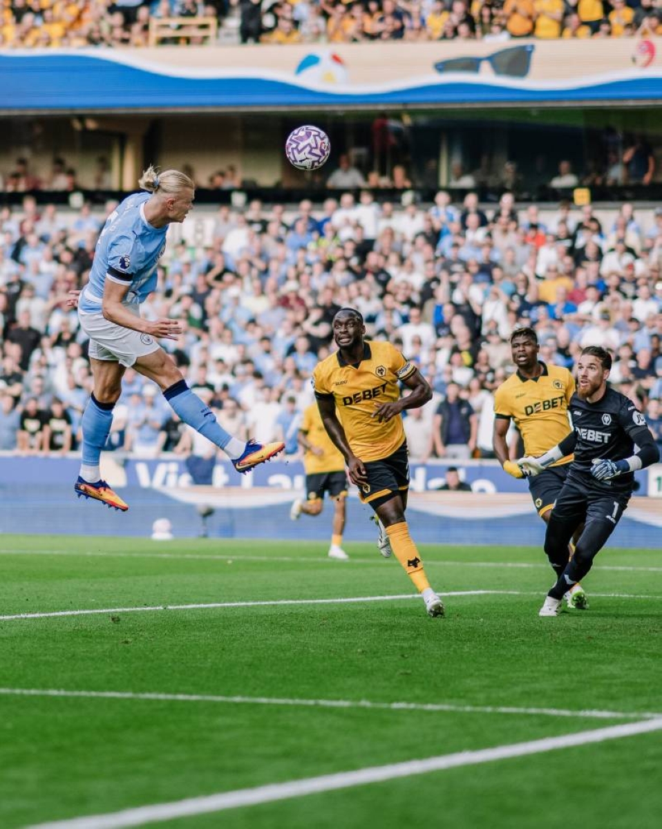 مانشستر سيتي يهزم وولفرهامبتون وتوتنهام يتفوق على بيرنلي