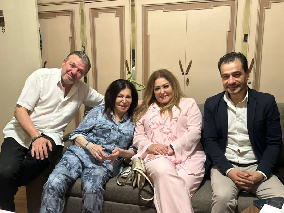 زيارة وفد الثقافة والمهن التمثيلية لنجوى فؤاد بالقاهرة