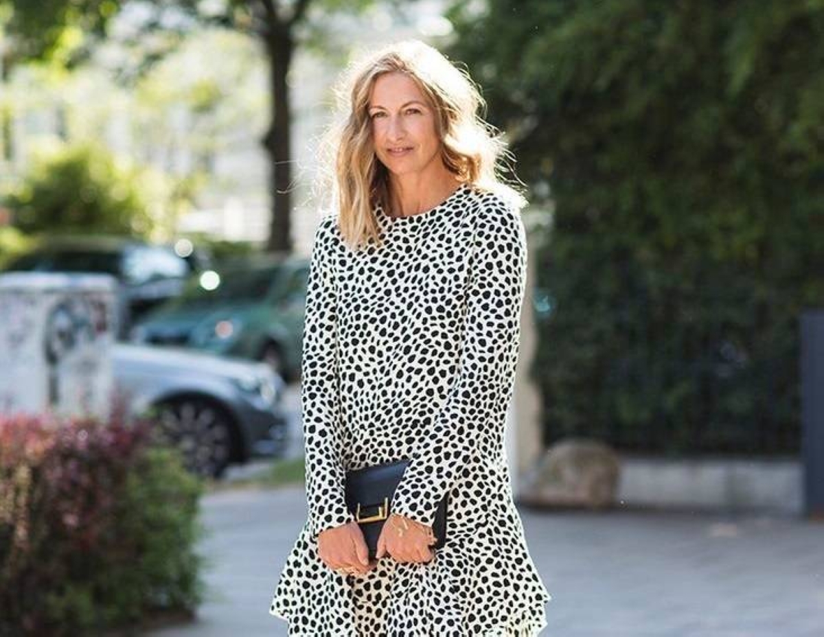 ألمانية في الستين تعيد تعريف الأناقة وتكسر قواعد الموضة