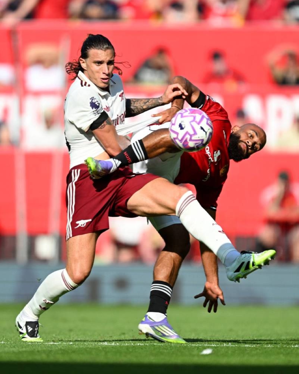 أرسنال يهزم مانشستر يونايتد في قمة الدوري الإنجليزي