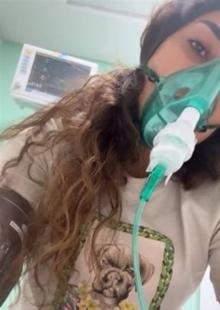 آيتن عامر تتعرض لوعكة صحية وتستخدم جهاز التنفس