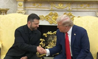 بدلة زيلينسكي تثير الجدل وتحرج صحفياً بذكاء