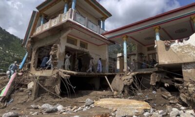 كارثة فيضانات باكستان: وفاة 700 شخص وتأثيرات مدمرة