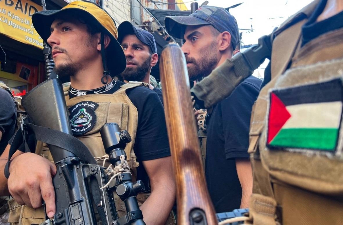 لبنان يستلم أسلحة المخيمات الفلسطينية لتعزيز الأمن