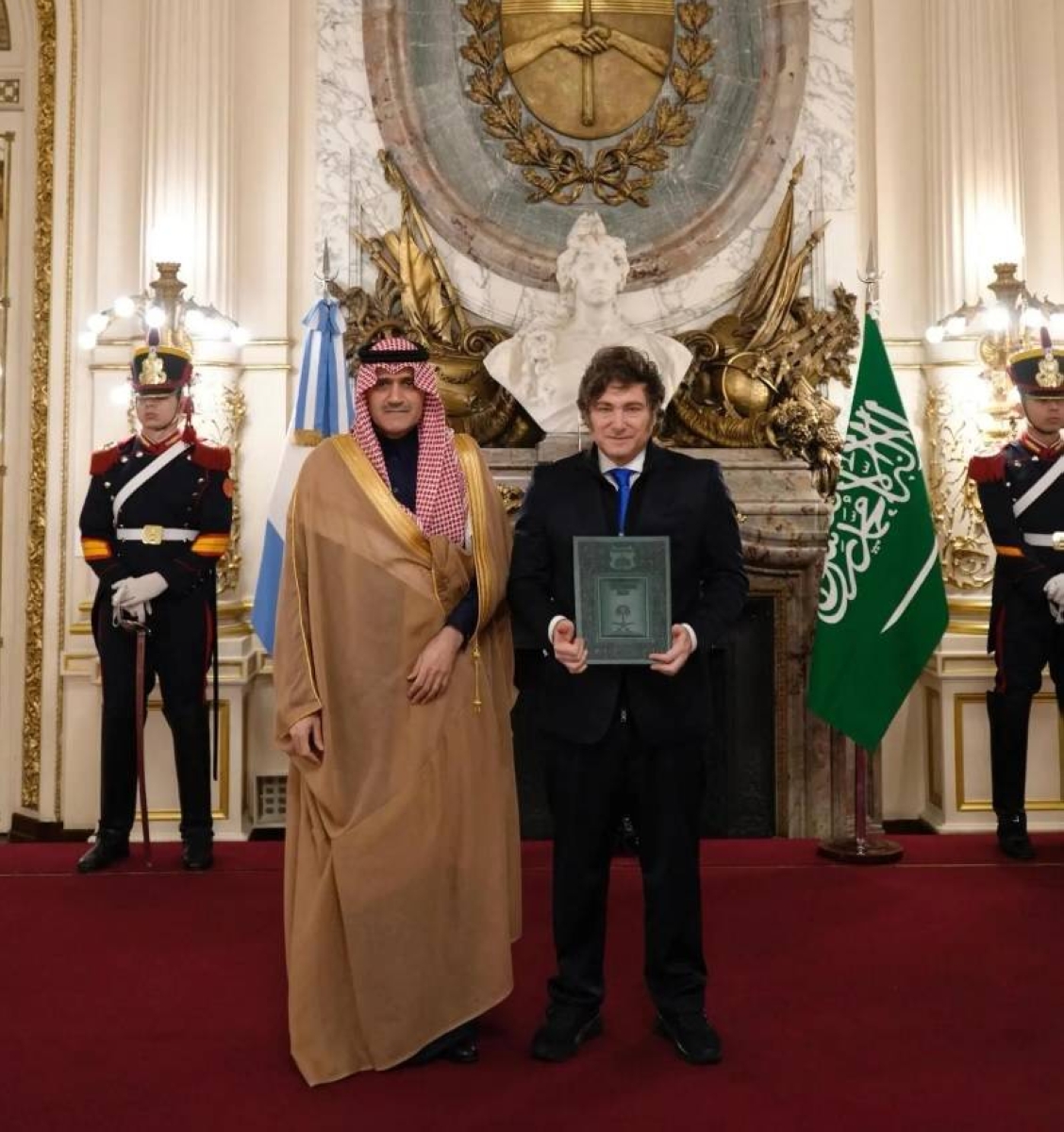 السفير الغامدي يقدم أوراق اعتماده لرئيس الأرجنتين