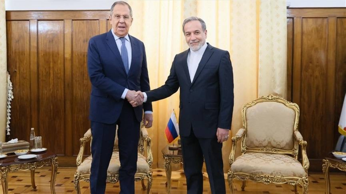 عراقجي ولافروف يبحثان النووي وإحباط مخطط موساد بطهران