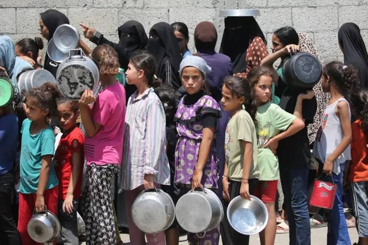 مقتل 40 فلسطينياً بانتظار المساعدات الإنسانية في غزة