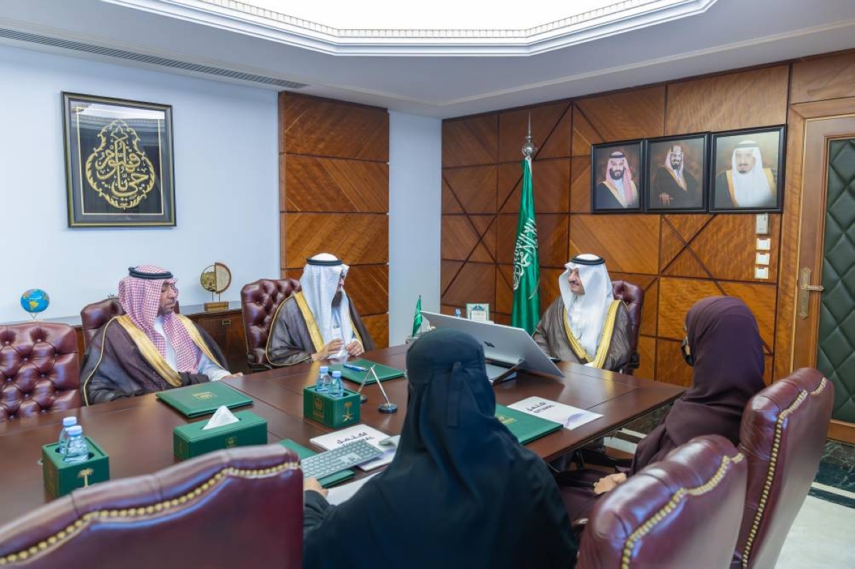 أمير الشرقية يناقش تحسين الرعاية الصحية مع أكتمل