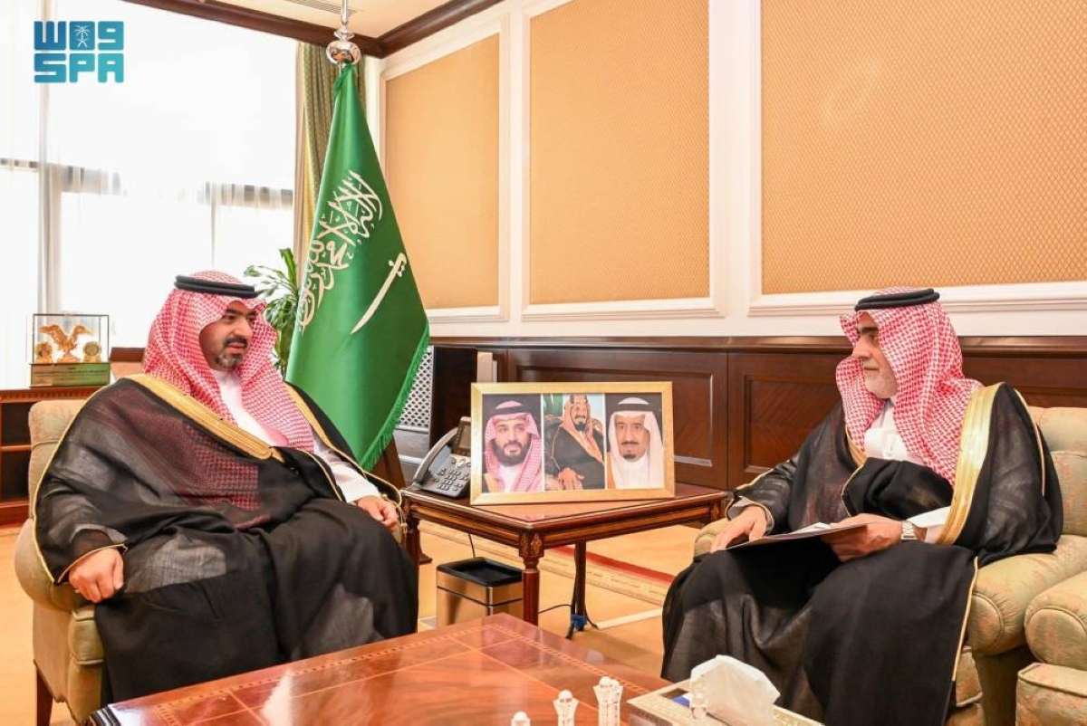 نائب أمير تبوك يستعرض أداء التعليم في المنطقة