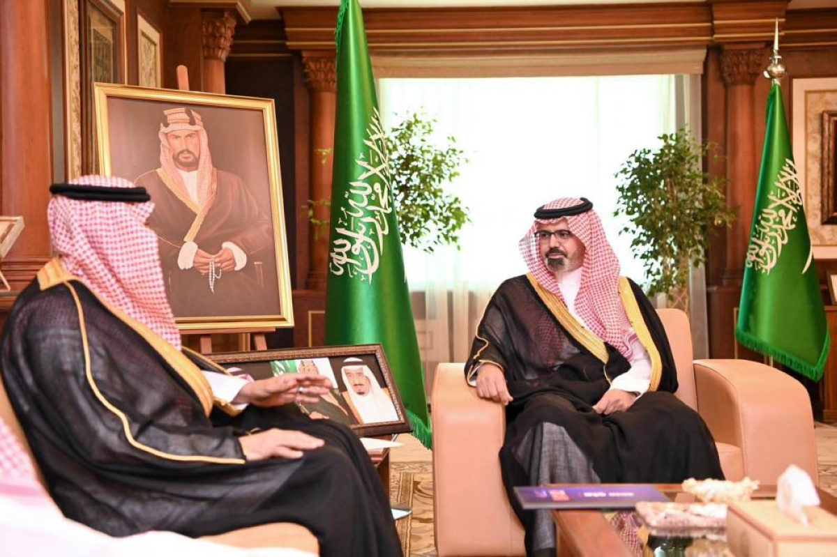 نائب أمير جازان يستعرض مشروعات الاتصالات السعودية بالمنطقة